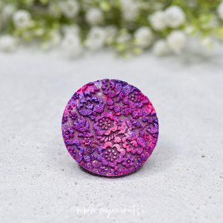 P579a_okrogel-rocno-izdelan-unikatni-prstan-nakit-Myunikat_TjasaVodeb-fimomasa-viola-roza